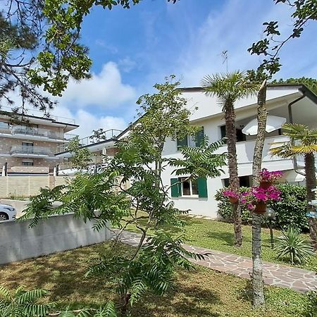 Villa Barbara Fra I Pini Lignano Sabbiadoro Exterior foto