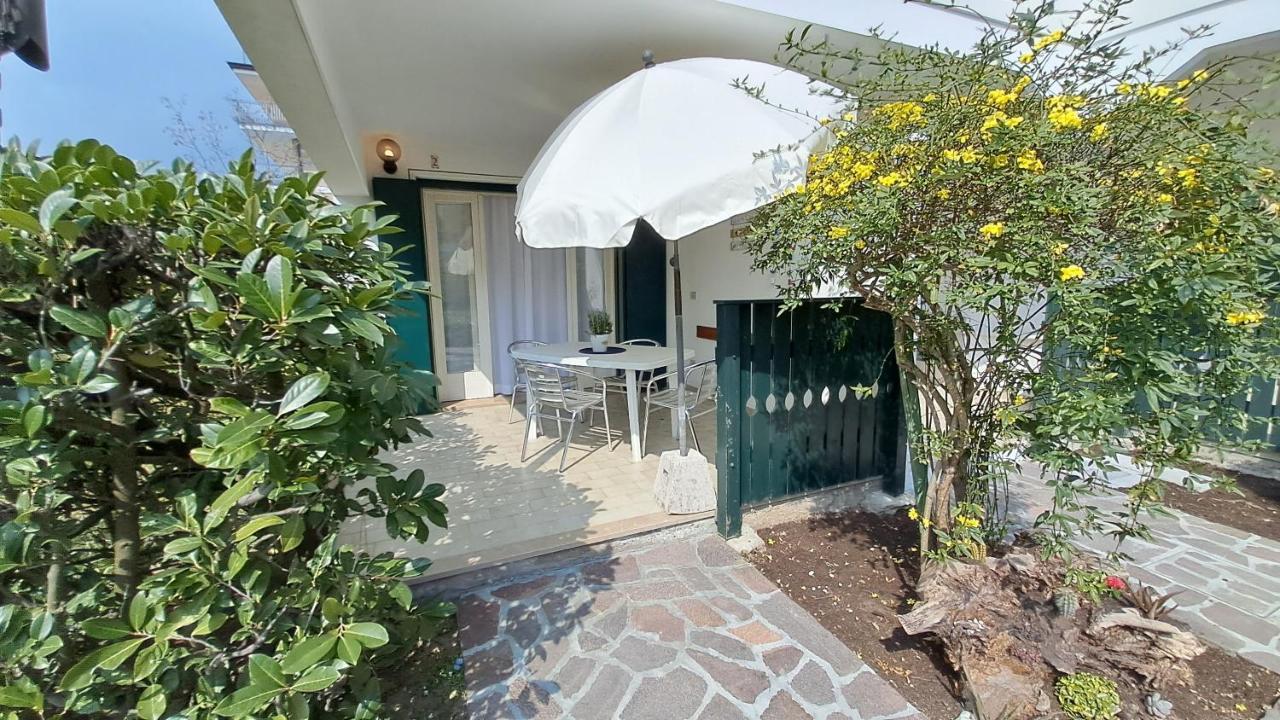 Villa Barbara Fra I Pini Lignano Sabbiadoro Exterior foto