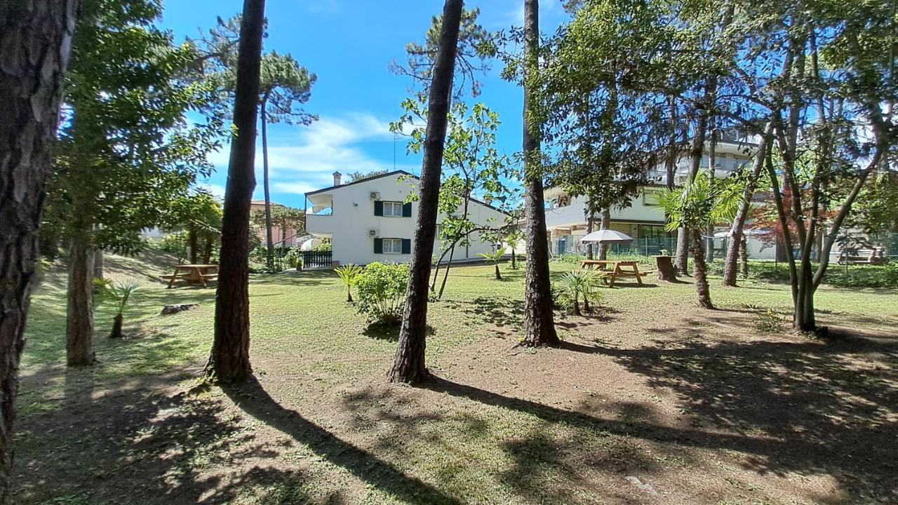 Villa Barbara Fra I Pini Lignano Sabbiadoro Exterior foto